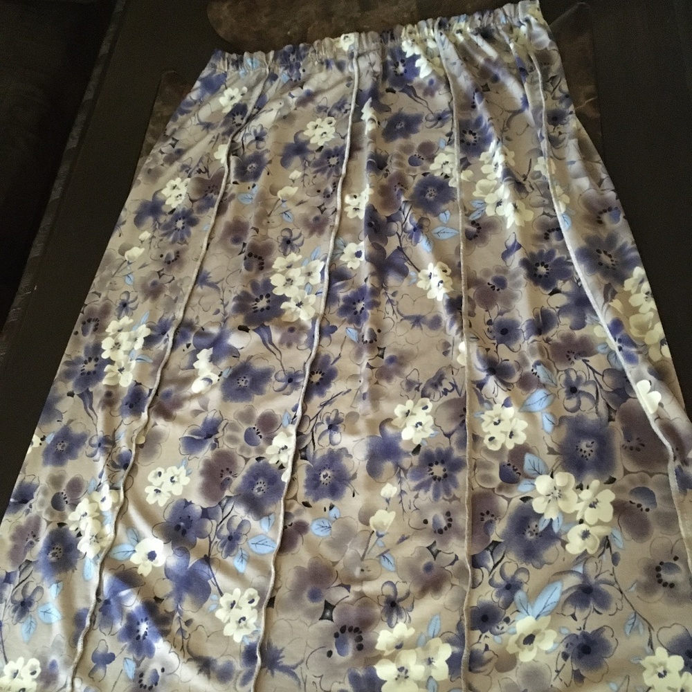 North Stile skirt size L-XXL